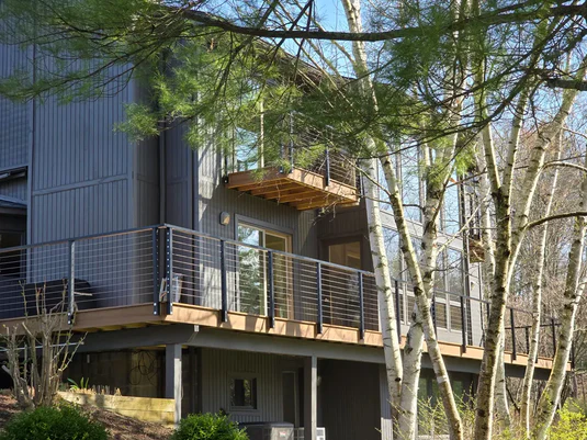 Как натянуть тросовые перила для обеспечения безопасности и соблюдения требований