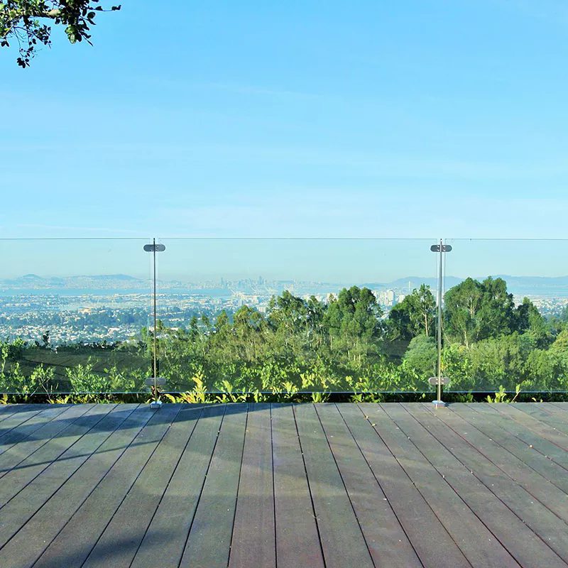 Как стеклянные перила формируют современные стандарты архитектурной безопасности?