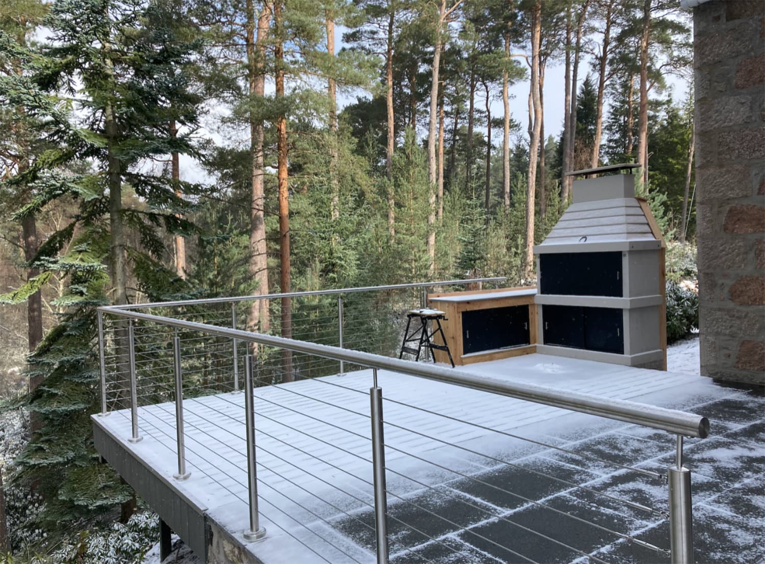 Как установить кабельные перила на палубе？