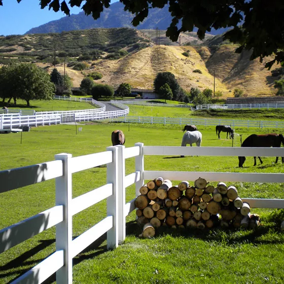 Виниловый забор с 3 рельсами